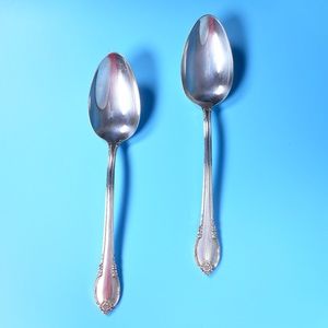 2 Rogers 1847 IS Remembrance Tablespoon Serving Spoon Silver Plated 8 1/2"
